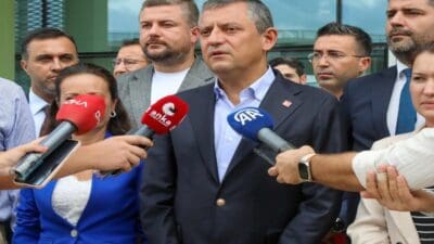 CHP Genel Başkanı Özgür Özel, İzmir’de yaptığı açıklamalarda, Hulusi Akar'a