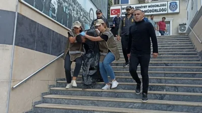İstanbul Ümraniye’de motosiklet hırsızlığı şüphelisi Y.E.Ç., gözaltına alınmaya çalışıldığı sırada