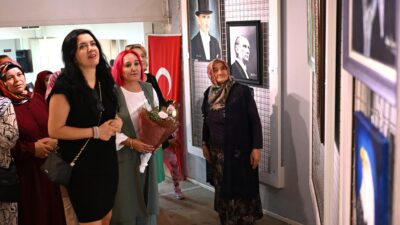 Ressam Hülya Yasemin'in "Renklerle Hayat" adlı resim sergisi, Bornova Belediyesi