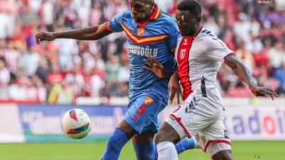 Samsunspor, evinde Göztepe'yi 4-3 mağlup etti. Göztepe'nin ilk yenilgisiyle sonuçlanan