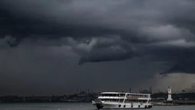 Balkanlar’dan gelen yağışlı hava İstanbul dahil altı kentte etkili olacak.