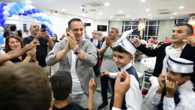 Bornova Belediyesi, dezavantajlı mahallelerdeki ailelere yönelik düzenlediği Geleneksel Sünnet Şöleni’nde