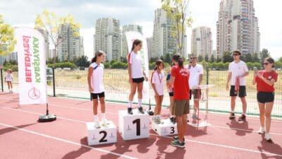 Çocuk ve gençleri sporla buluşturmak için çalışmalarını sürdüren Karşıyaka Belediyesi,