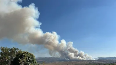 Uşak’ın Banaz ilçesinde çıkan orman yangınına ekipler karadan ve havadan