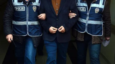 İzmir’in Konak ilçesinde, hakkında kesinleşmiş 44 yıl 9 ay hapis