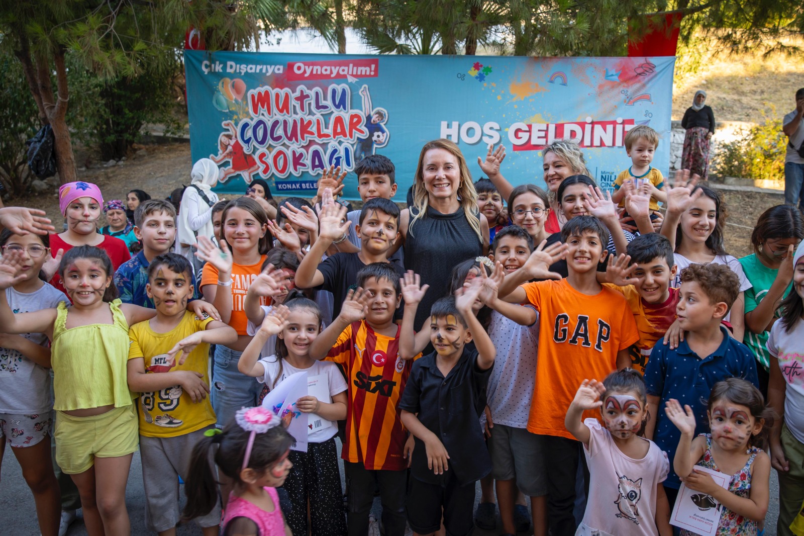 Konaklı çocukların sokaklarda özgürce oyunlar oynayabilmelerine olanak tanıyan ‘Mutlu Çocuklar