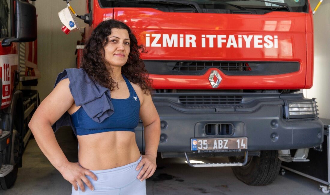 İzmir Büyükşehir Belediyesi İtfaiye Dairesi Başkanlığı bünyesinde görevli itfaiye çavuşu