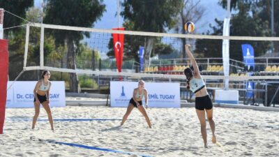 İzmir Büyükşehir Belediyesi'nin düzenlediği Liseliler Plaj Voleybolu Şenliği, gençleri spor
