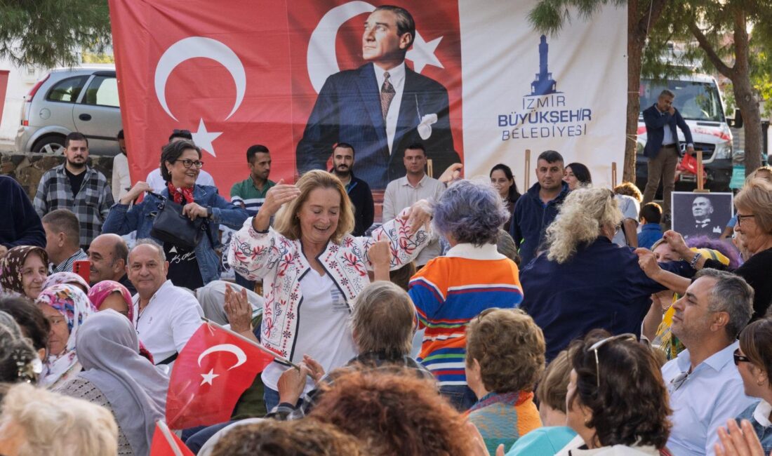 Cumhuriyet Bayramı’nın 101’inci yılı İzmir'de tüm görkemiyle kutlanıyor. İzmir Büyükşehir