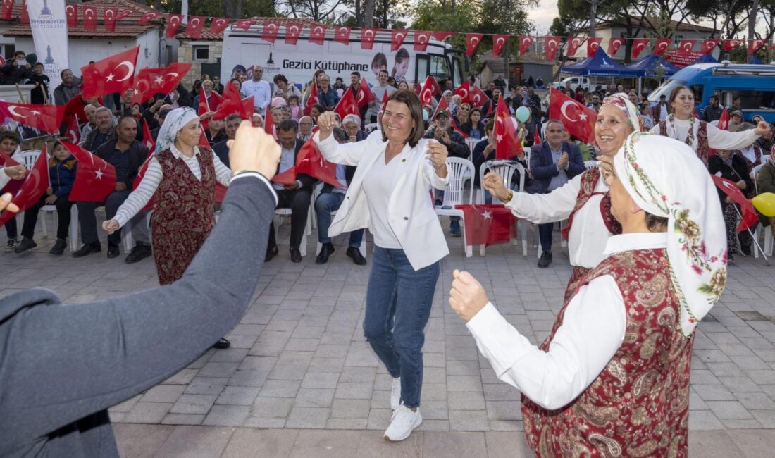 Cumhuriyet Bayramı’nın 101’inci yılı İzmir'de tüm görkemiyle kutlanıyor. İzmir Büyükşehir
