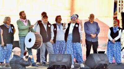 İzmir Büyükşehir Belediyesi’nin Cumhuriyet’in 101’inci yılı coşkusunu merkeze uzak ilçelere