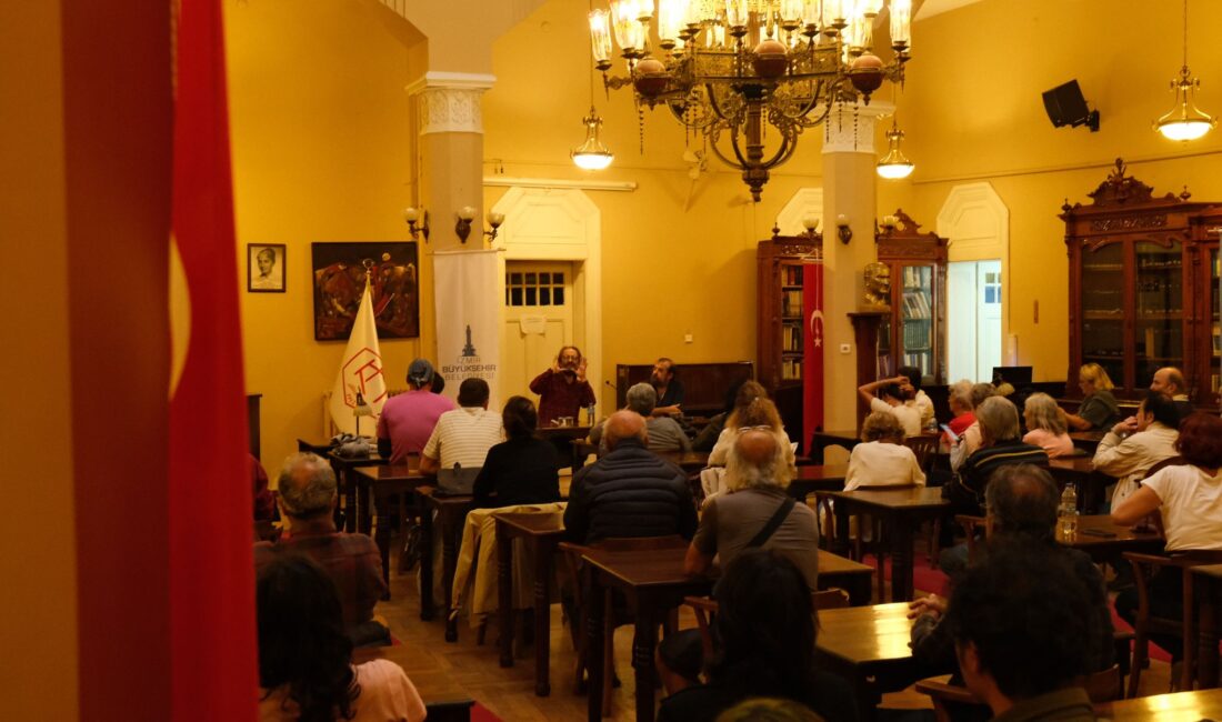 Yazar, senarist ve çevirmen Murat Uyurkulak, İzmir Büyükşehir Belediyesi Kütüphaneler