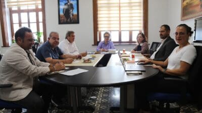 İzmir Büyükşehir Belediyesi, çeyrek asırlık yayıncılık deneyimini “İzmir Kent Kitaplığı”