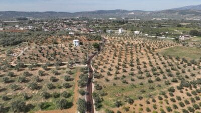 İzmir Büyükşehir Belediyesi, yaz döneminde 14 ilçede 200 kilometre uzunluğunda