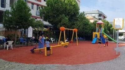 İzmir Büyükşehir Belediyesi, park ve spor alanlarını daha sağlıklı, güvenli
