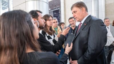 İzmir Körfezi'nin temizlenmesine ilişkin son durum hakkında basın mensuplarının sorularını