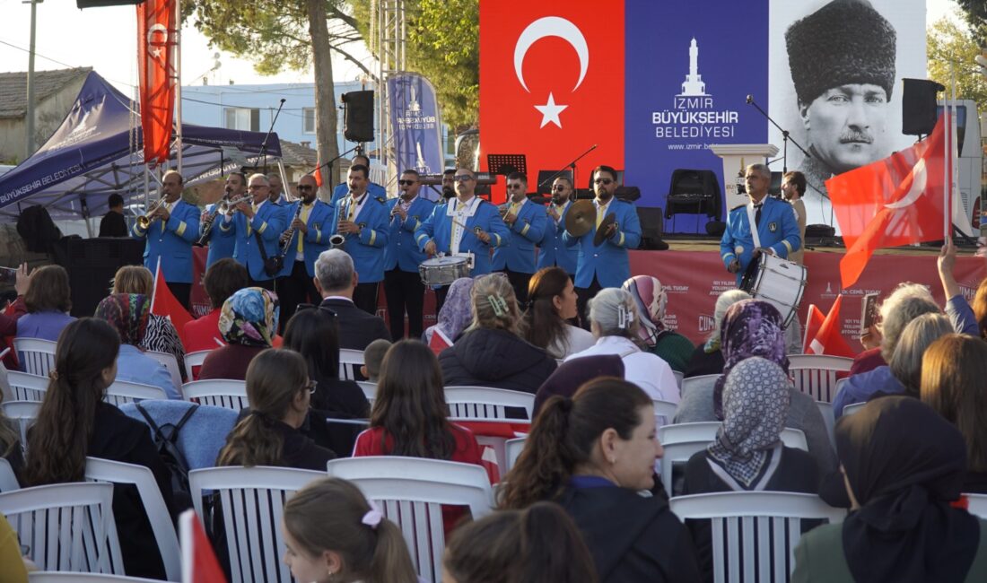 İzmir Büyükşehir Belediyesi’nin "Cumhuriyet Her Yerde" sloganıyla düzenlediği 29 Ekim