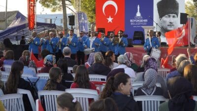 İzmir Büyükşehir Belediyesi’nin "Cumhuriyet Her Yerde" sloganıyla düzenlediği 29 Ekim