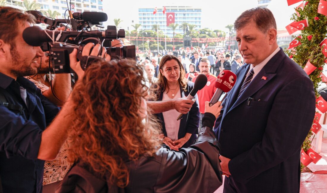 İzmir Büyükşehir Belediye Başkanı Dr. Cemil Tugay, Körfez’in temizliğiyle ilgili