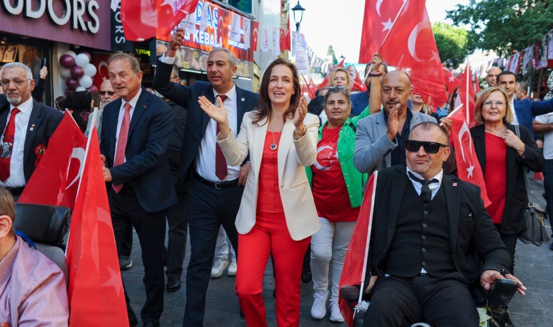 Atatürk’ün kenti Karşıyaka; çocuğuyla, genciyle, yaşlısıyla tek yürek oldu, Cumhuriyet