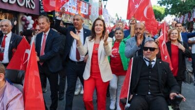 Atatürk’ün kenti Karşıyaka; çocuğuyla, genciyle, yaşlısıyla tek yürek oldu, Cumhuriyet