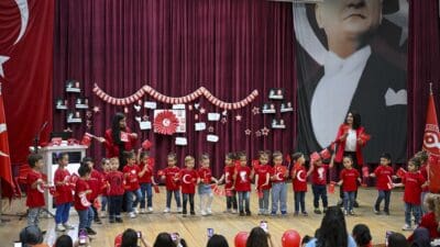 Bornova Belediyesi’nin ilçenin 12 noktasında hizmet verdiği Çocuk Oyun ve