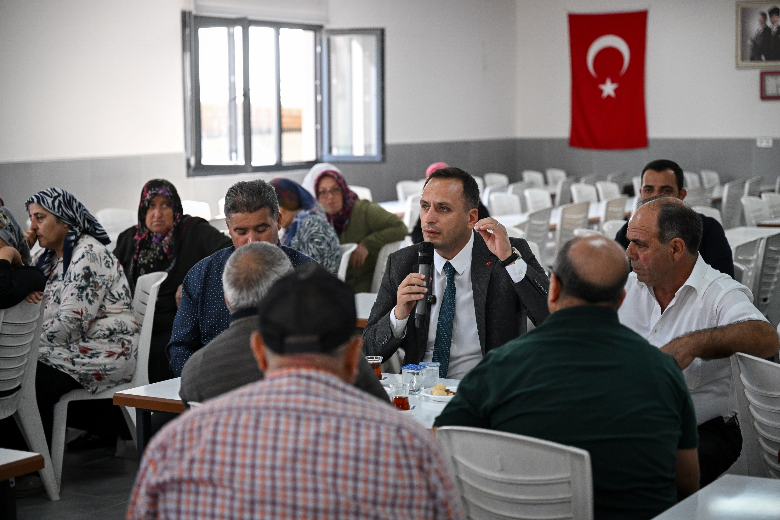 Başkan Eşki, mahalle ziyaretleri kapsamında Naldöken sakinleriyle bir araya gelerek
