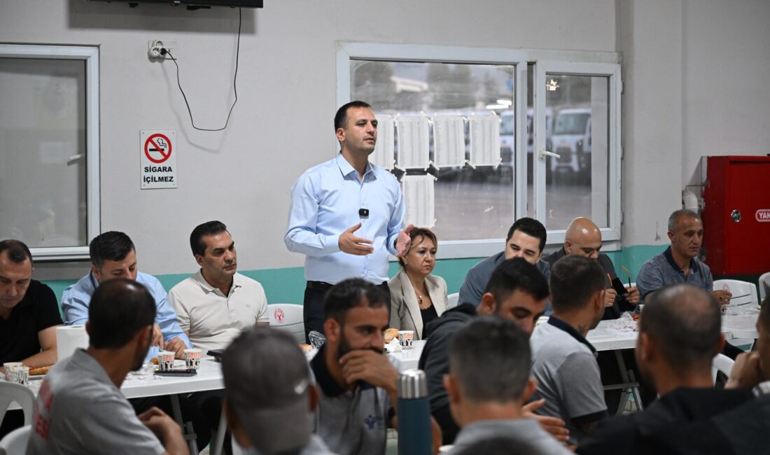 Bornova Belediye Başkanı Ömer Eşki, Temizlik İşleri Şantiyesi’ni ziyaret ederek