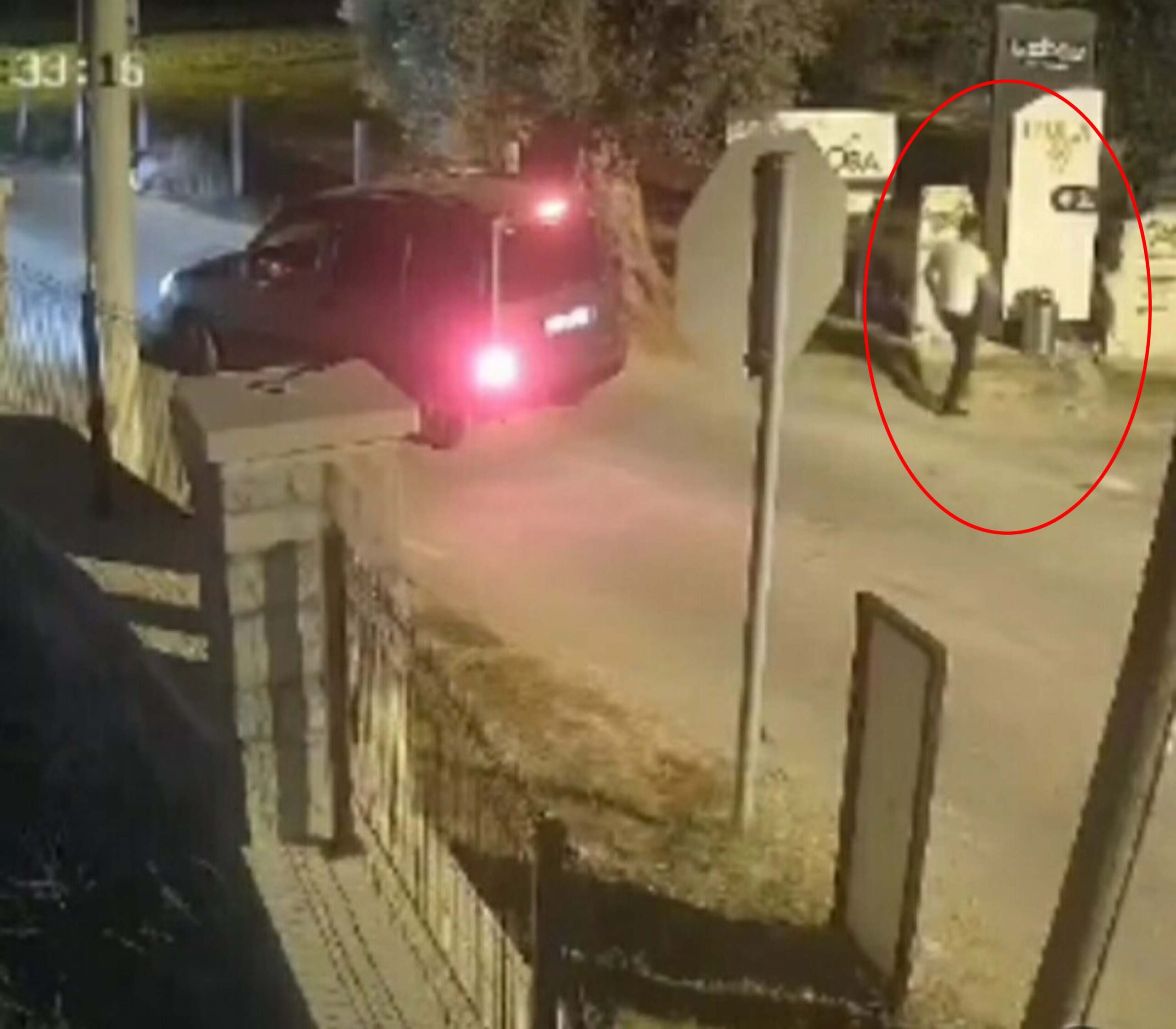 İzmir'in Urla ilçesinde, besici Hüseyin Dağ'ın süt toplayan kişi için