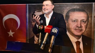 İzmir’in Karşıyaka ilçesinde gerçekleştirilen 8. Olağan İlçe Kongresi’nde konuşan AK