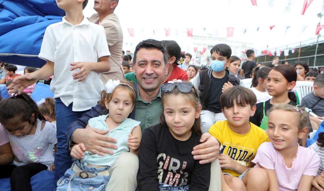 Bayraklı Belediyesi tarafından Gümüşpala Mahallesi Pazar Yeri halı sahasında gerçekleştirilen