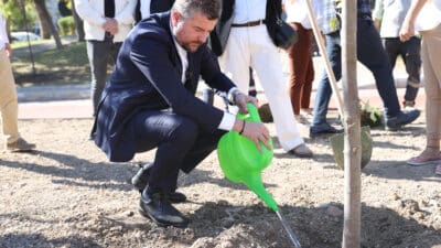 Buca Belediye Başkanı Görkem Duman, Ecevit Parkı'nda, Cumhuriyet'in 101. yılı