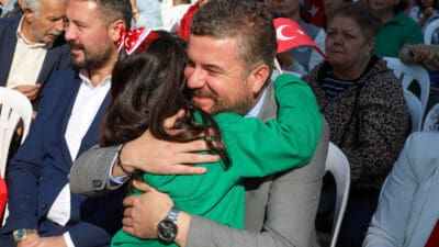 Buca Belediye Başkanı Görkem Duman, Çınar Anaokulları'nın hazırladığı Cumhuriyet Bayramı