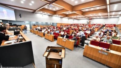 İzmir Büyükşehir Belediyesi, sosyal yardım alan emeklilere 0-4 metreküp suyu