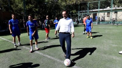 Bornova Belediyesi çalışanlarını bir araya getiren birimler arası futbol turnuvası