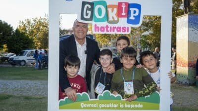 Gaziemir Belediyesi’nin düzenlediği Giysi, Oyuncak, Kitap İkinci El Pazarı’na katılan