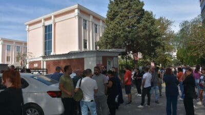 İzmir'in Bayraklı ilçesindeki 1 hafta önce işe başladığı ilkokulda 8
