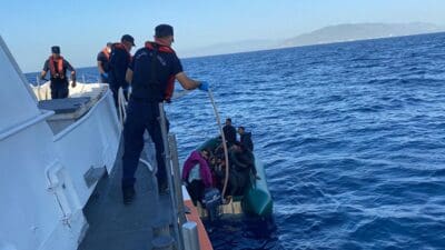 İzmir'in Dikili, Seferihisar ve Çeşme ilçeleri açıklarında Sahil Güvenlik Komutanlığı