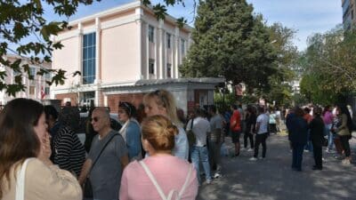 İzmir'in Bayraklı ilçesindeki bir ilkokulda E.Ş. (8) adlı kız çocuğuna