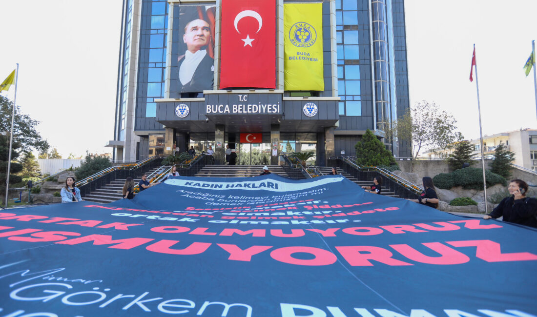 Cumhuriyet Halk Partisi (CHP) İl Kadın Kolları'nın başlattığı "Kırık Saçlar