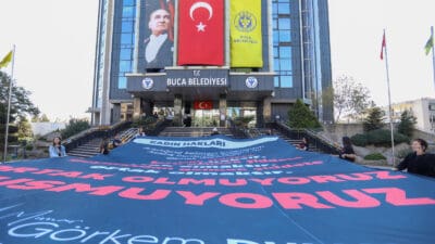 Cumhuriyet Halk Partisi (CHP) İl Kadın Kolları'nın başlattığı "Kırık Saçlar