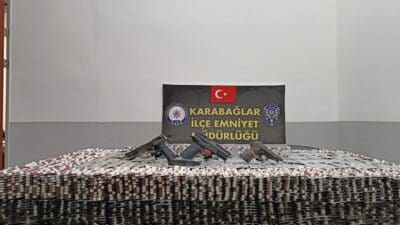 İZMİR'in Karabağlar ilçesinde, şüphe üzerine kontrol edilen park halinde otomobilde 46 bin 195