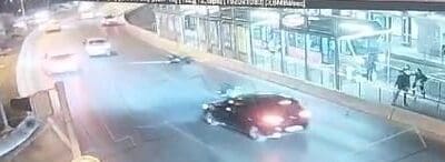 İzmir'in Konak ilçesinde, alkollü sürücünün kullandığı motosikletten yola savrulan 20