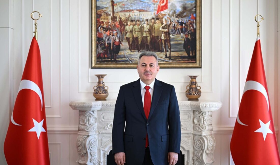 Vali Elban: Cumhuriyeti korumak ve yaşatmak hepimizin görevi ve sorumluluğudur İzmir Valisi Süleyman Elban, 29 Ekim Cumhuriyet Bayramı nedeniyle yayımladığı