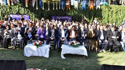 AK Parti Gaziemir İlçe Kongresinde konuşan AK Parti İzmir İl