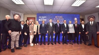 AK Parti Beydağ İlçe Başkanlığı kongresinde önceki dönem Gençlik Ve