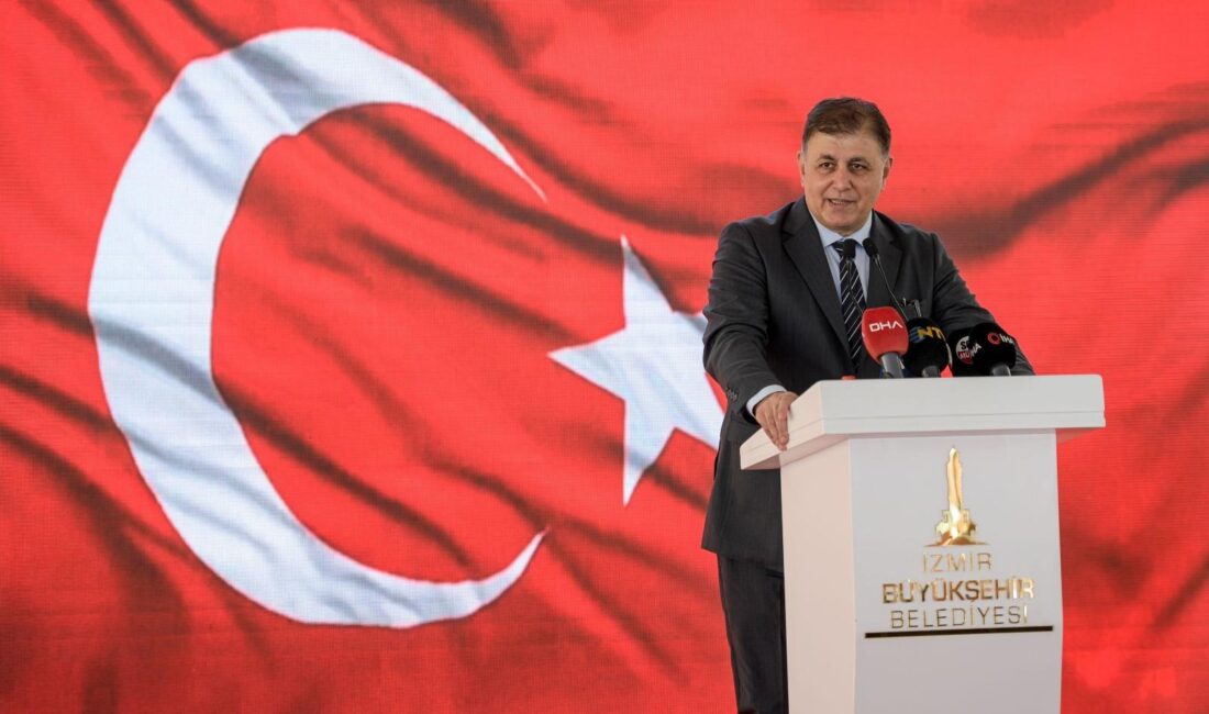 İzmir Büyükşehir Belediye Başkanı Dr. Cemil Tugay Cumhuriyet’in 101’inci yıl