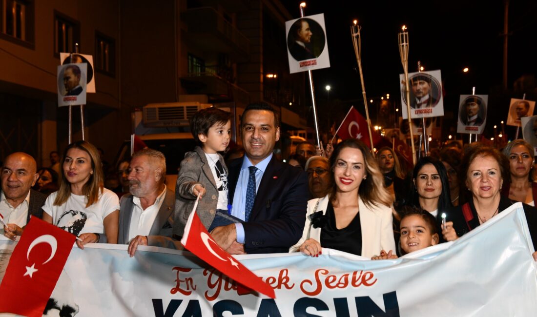 Çiğli'de Cumhuriyet Bayramı coşkusu, Cumhuriyet ve Demokrasi Parkı önünden başlayan