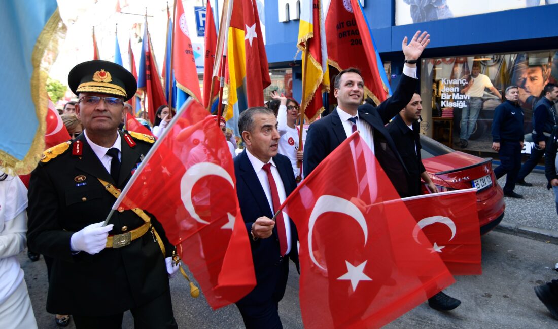 Cumhuriyet’in ilanının 101. yılı Bornova’da büyük bir coşku ve gururla