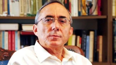 İzmirli edebiyatseverler tarafından yoğun ilgi ile karşılanan İzmir Sanat Söyleşileri’nin